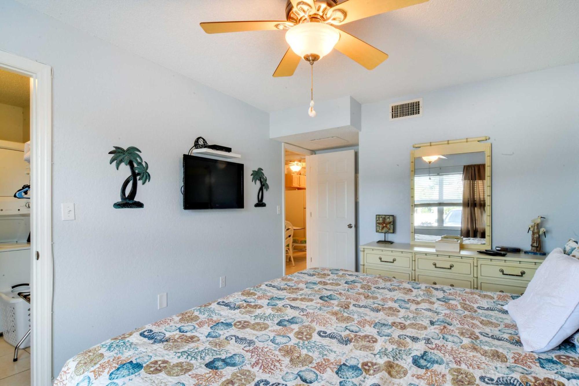 St Pete Beach Condo With Pool, 5 Min Walk To Beach! St. Pete Beach Exterior photo