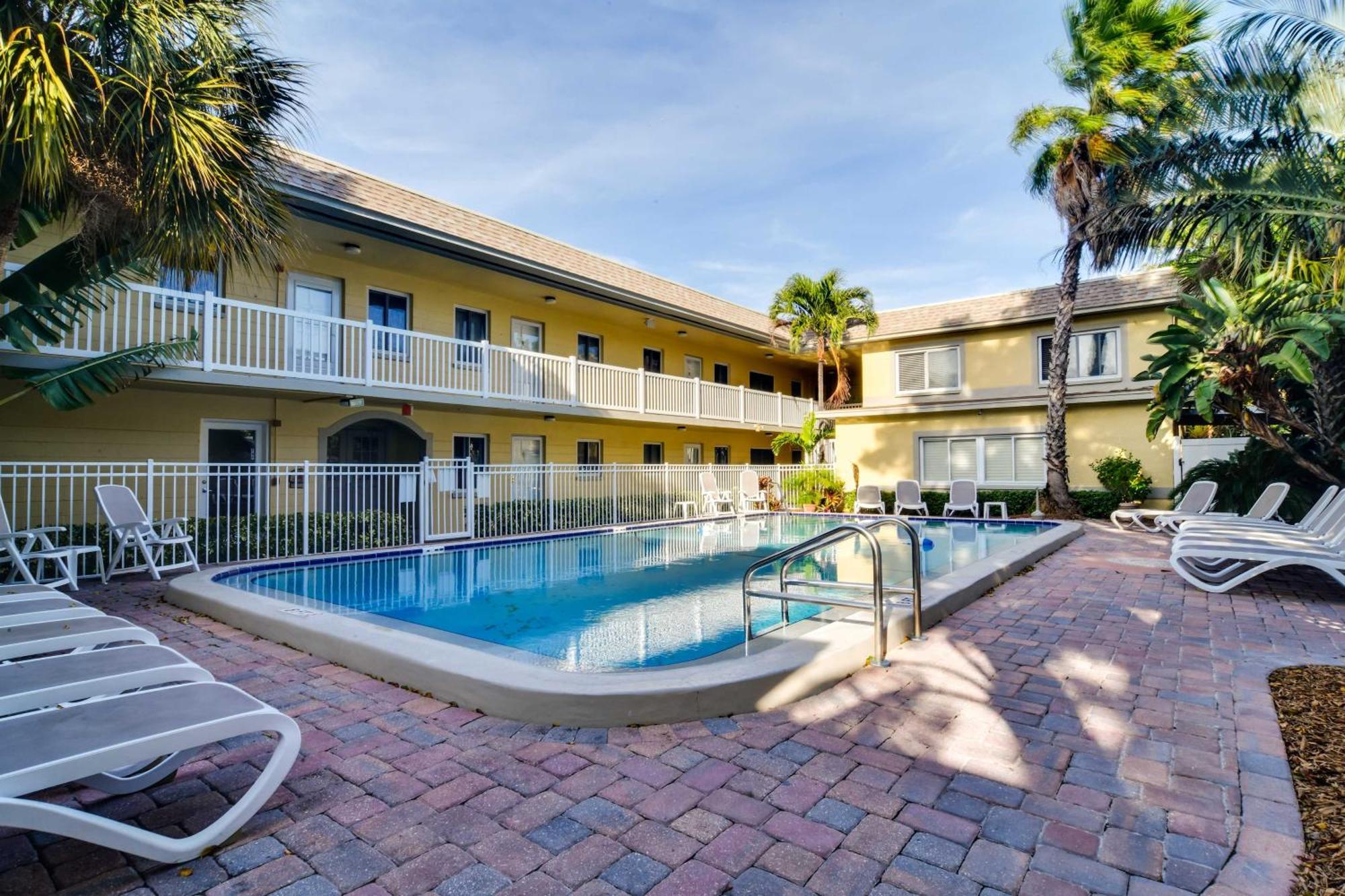 St Pete Beach Condo With Pool, 5 Min Walk To Beach! St. Pete Beach Exterior photo